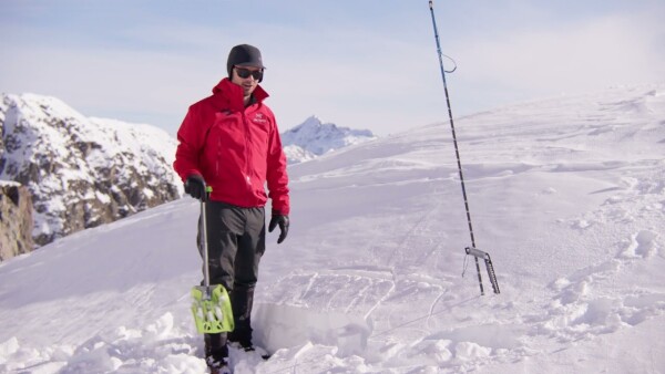 Guide showing how to use a shovel and probe to determine snowpack stability